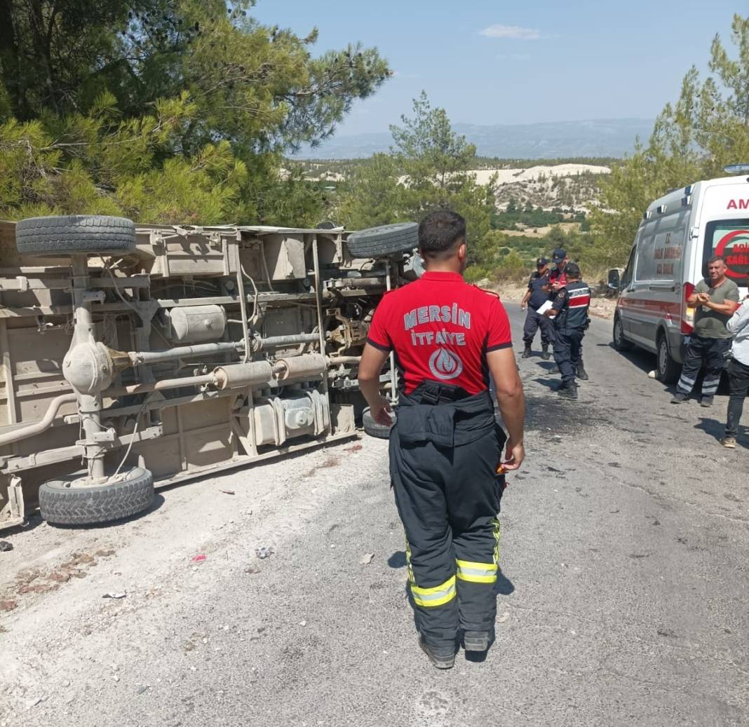 Mersin'de tarım işçilerini taşıyan minibüs devrildi: 7 yaralı 5